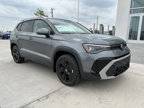 New 2025 Volkswagen Taos SE image 6