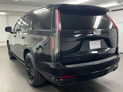Used 2024 Cadillac Escalade Sport Platinum w/ LPO, ONYX Package AWD/4WD image 3