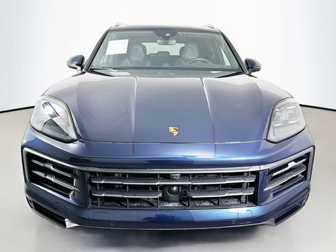 Certified 2024 Porsche Cayenne AWD/4WD image 6