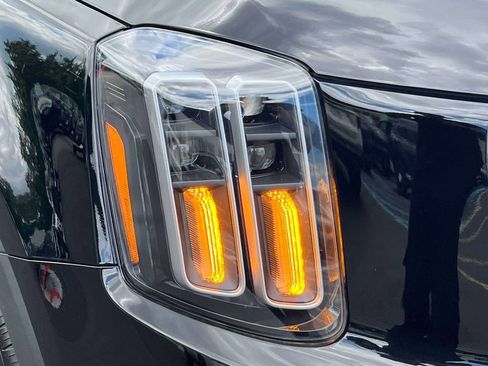 Used 2025 Kia Telluride EX w/ EX Captain's Chair Package AWD/4WD image 9
