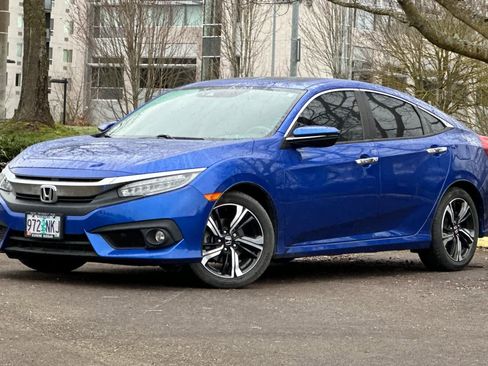 Used 2018 Honda Civic Touring image 1