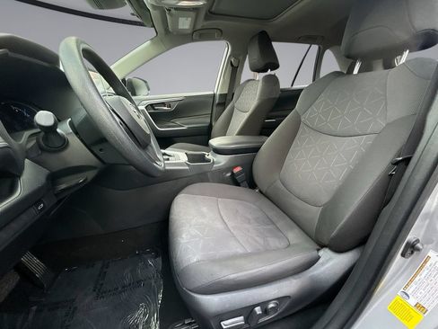 Used 2024 Toyota RAV4 XLE w/ Convenience Package AWD/4WD image 28