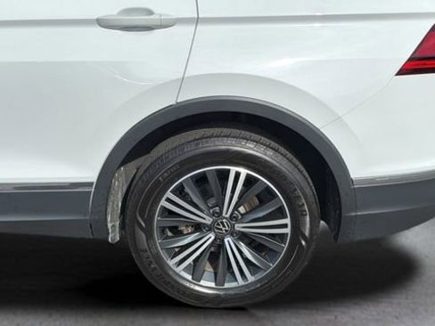 Used 2024 Volkswagen Tiguan SE image 38