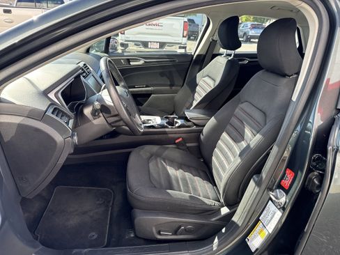 Used 2016 Ford Fusion SE FWD image 10
