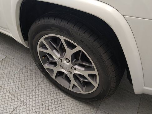 Used 2020 Jeep Grand Cherokee Overland AWD/4WD image 31