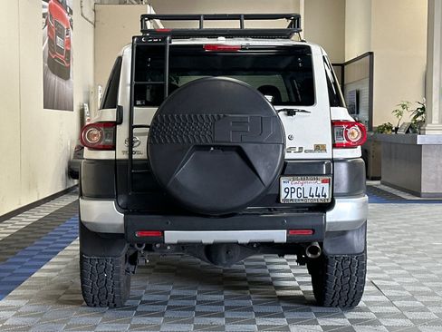 Used 2013 Toyota FJ Cruiser 4WD w/ Upgrade Pkg image 5