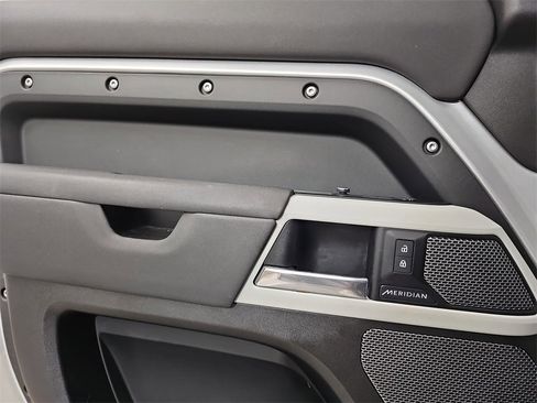 Used 2020 Land Rover Defender 110 First Edition image 29