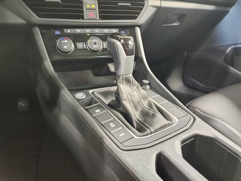 Used 2023 Volkswagen Jetta SE FWD image 14