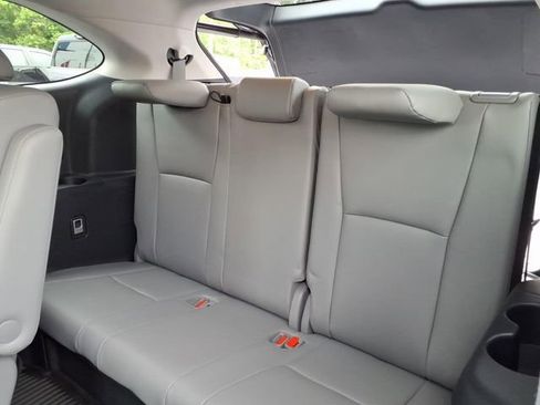 Used 2023 Toyota Highlander XLE FWD image 8