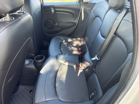 Used 2017 MINI Cooper 4-Door Hardtop image 10