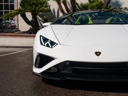 Used 2023 Lamborghini Huracan EVO image 29