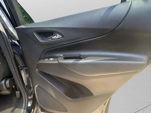 Used 2022 Chevrolet Equinox LT w/ Driver Convenience Package image 28