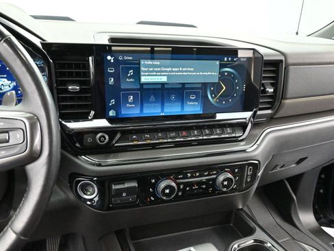 Used 2022 Chevrolet Silverado 1500 ZR2 w/ Technology Package image 19