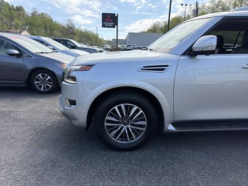 Used 2024 Nissan Armada SL w/ Captain's Chairs Package AWD/4WD image 9