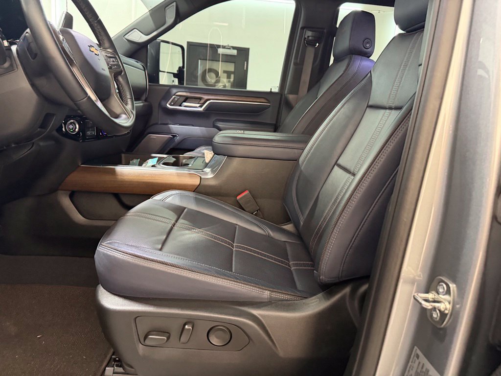 Used 2024 Chevrolet Silverado 2500 High Country w/ Technology Package AWD/4WD image 13