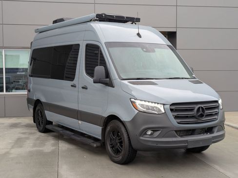 Used 2022 Mercedes-Benz Sprinter 2500 image 3