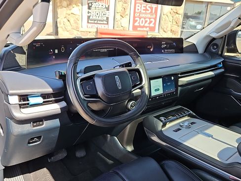 Used 2025 Lincoln Navigator Reserve AWD/4WD image 14