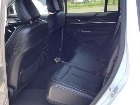Certified 2023 Jeep Grand Cherokee Limited w/ Black Appearance Package AWD/4WD image 21