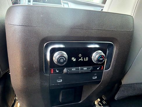 Used 2022 GMC Yukon SLT image 17