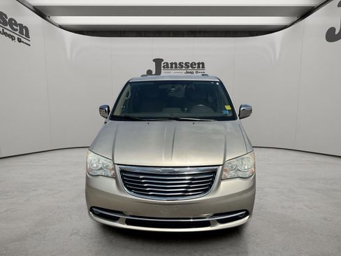 Used 2014 Chrysler Town & Country Touring-L w/ Driver Convenience Group FWD image 7