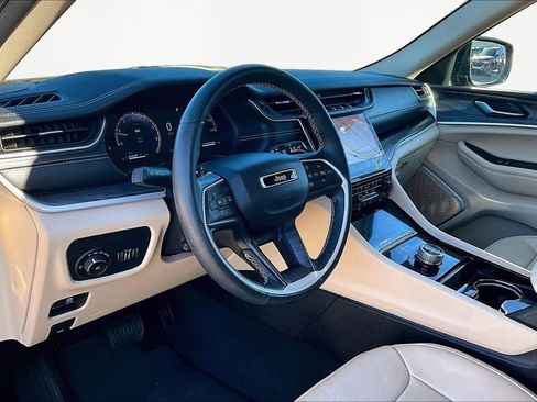 Used 2022 Jeep Grand Cherokee Limited w/ Luxury Tech Group II image 14