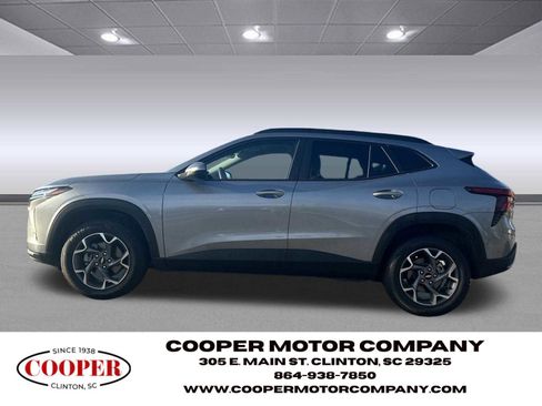 Used 2025 Chevrolet Trax LT image 4