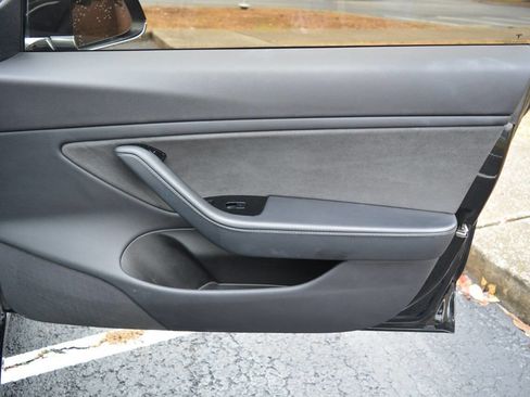 Used 2019 Tesla Model 3 Standard Range Plus image 17