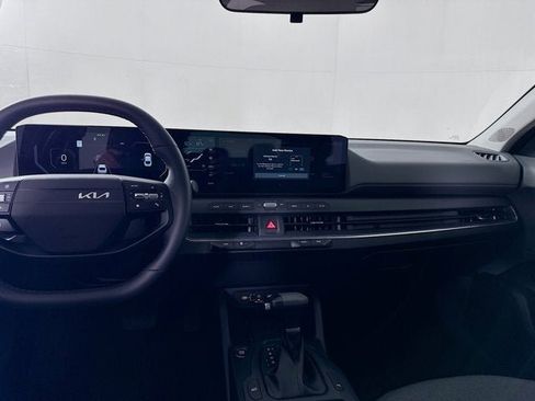 New 2025 Kia K4 EX image 24