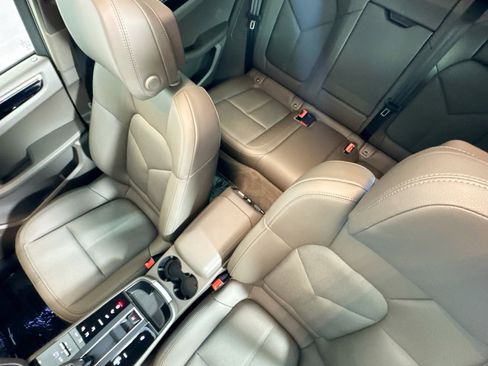 Certified 2025 Porsche Macan image 18