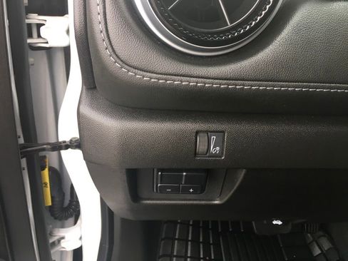 Used 2024 Chevrolet Colorado LT w/ LT Convenience Package image 17