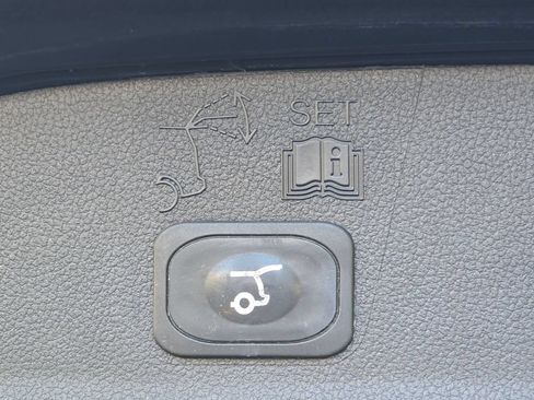 Used 2015 Ford Escape Titanium w/ Equipment Group 301A AWD/4WD image 18