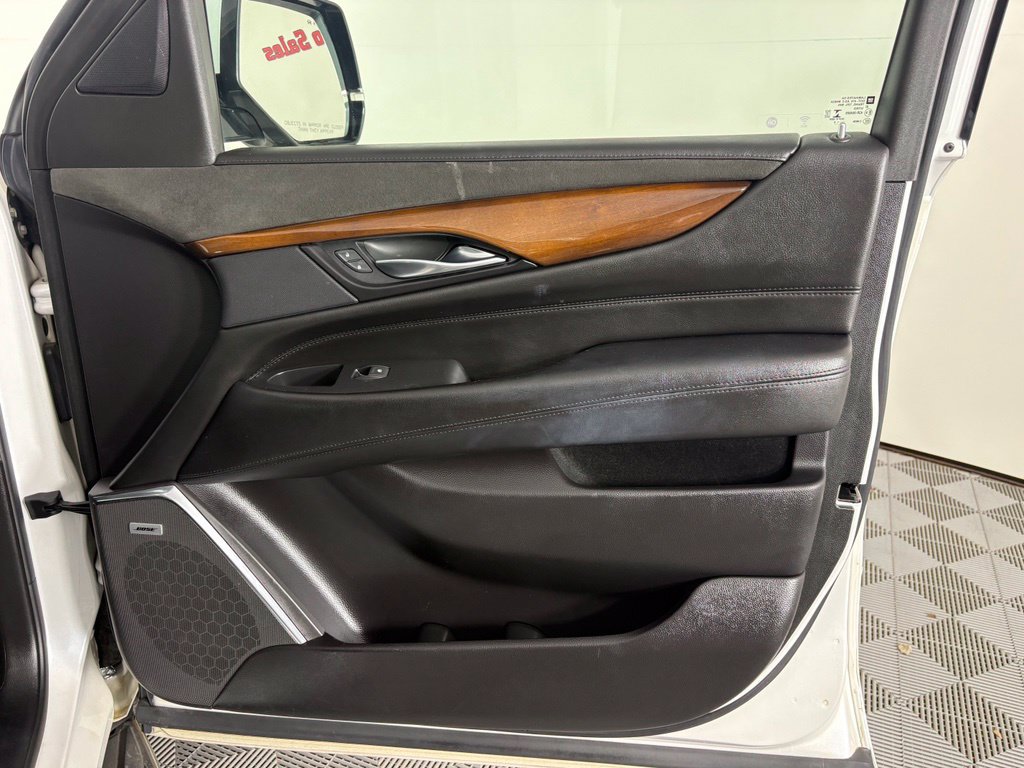 Used 2019 Cadillac Escalade Luxury AWD/4WD image 44