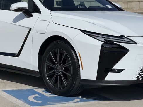 New 2026 Lexus ES 350e FWD image 4