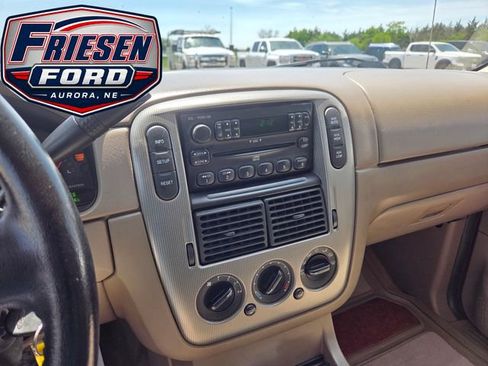 Used 2005 Ford Explorer XLT AWD/4WD image 18