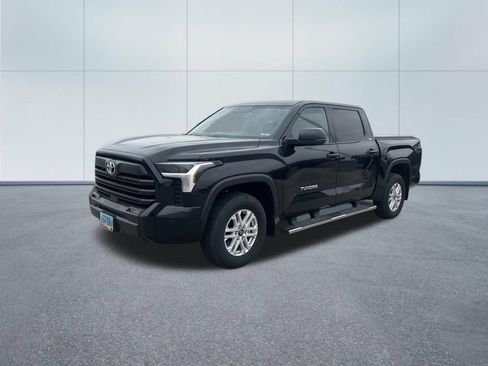 Used 2025 Toyota Tundra SR5 w/ SR5 Premium Package AWD/4WD image 7