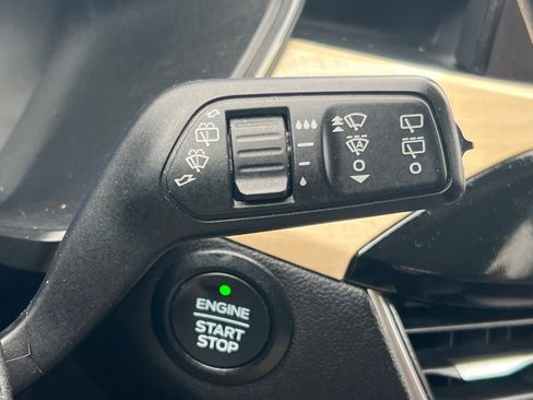 Used 2022 Ford Escape Titanium w/ Titanium Elite Package image 40