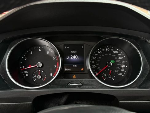 Used 2018 Volkswagen Tiguan SE w/ Panoramic Sunroof Package image 56