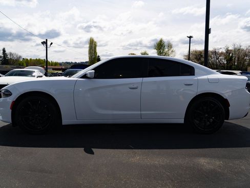 Used 2019 Dodge Charger SXT image 14