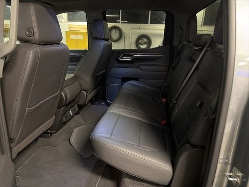 Used 2026 GMC Sierra 1500 SLT image 9
