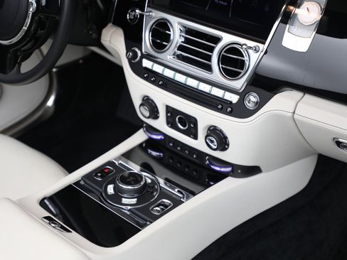 Certified 2018 Rolls-Royce Dawn image 35