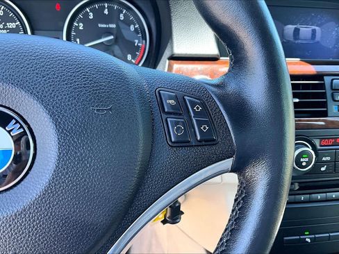 Used 2011 BMW 328i Convertible image 21