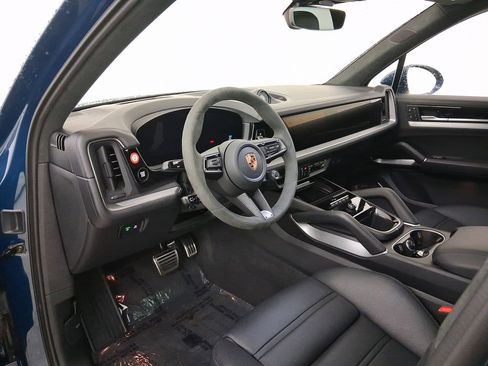 New 2025 Porsche Cayenne GTS image 4