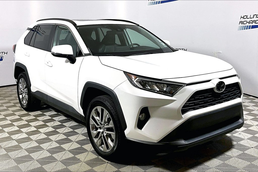 Used 2020 Toyota RAV4 XLE Premium FWD image 3