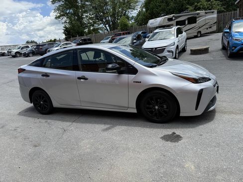 Used 2022 Toyota Prius AWD image 4