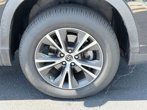 Used 2019 Toyota Highlander LE FWD image 32