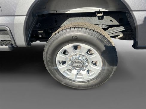 Used 2024 Ford F250 XLT image 8