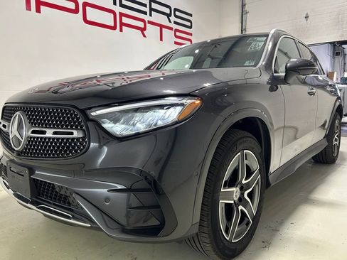 Used 2025 Mercedes-Benz GLC 300 4MATIC image 2