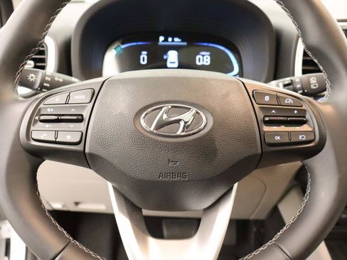 Used 2026 Hyundai Venue SEL FWD image 11