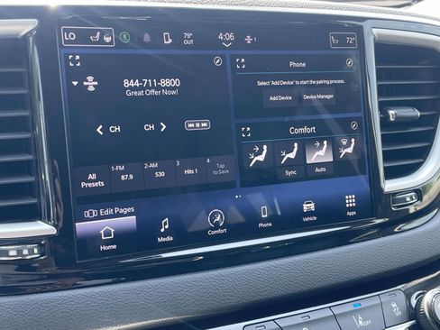 Used 2023 Chrysler Pacifica Touring-L FWD image 15