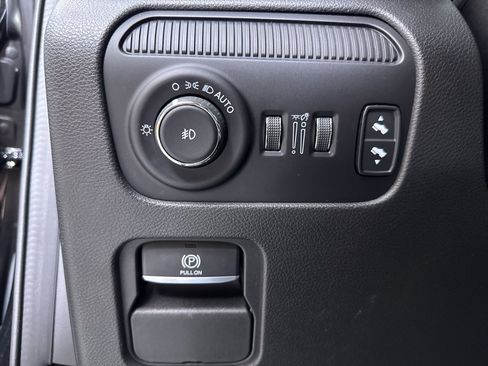 Used 2022 Jeep Wagoneer Series III w/ Premium Group I AWD/4WD image 33